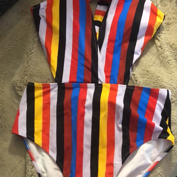 NWT Cupshe Large Cutout One Piece - Picture 3 of 12